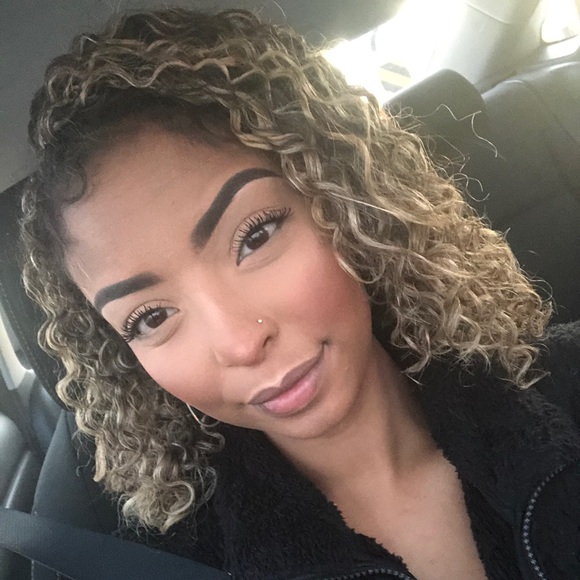 Meet your Posher, Qamaria - Picture 1 of 1